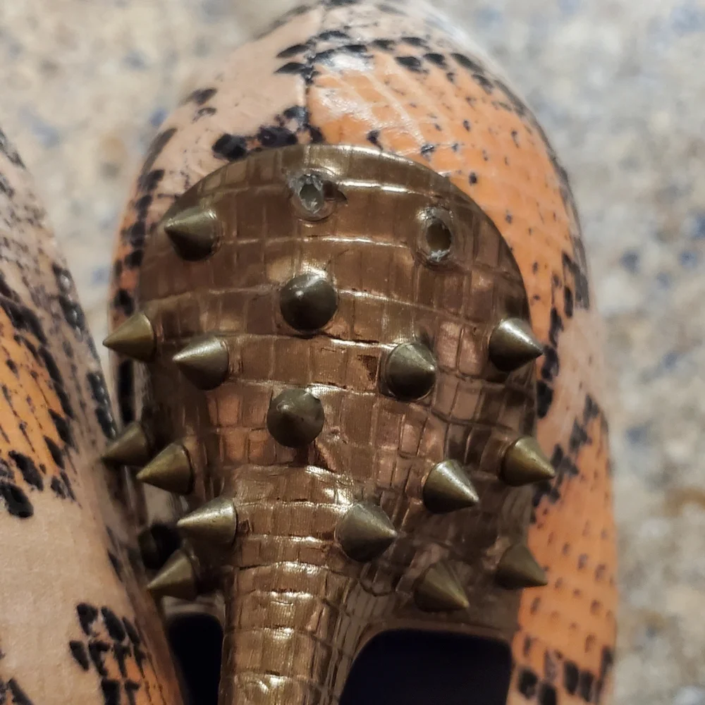 RACHEL Rachel Roy spiked studded snake skin heels pink orange‎ peach